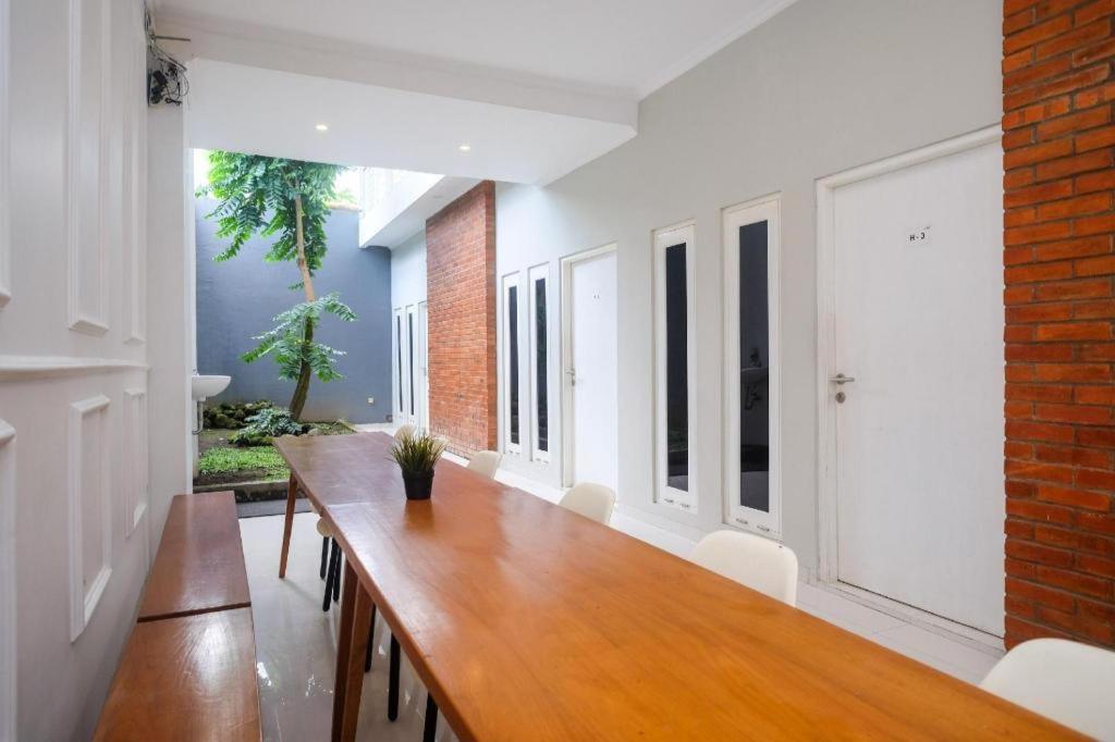 Urbanview Stay @H Jakal By Reddoorz Yogyakarta Bagian luar foto