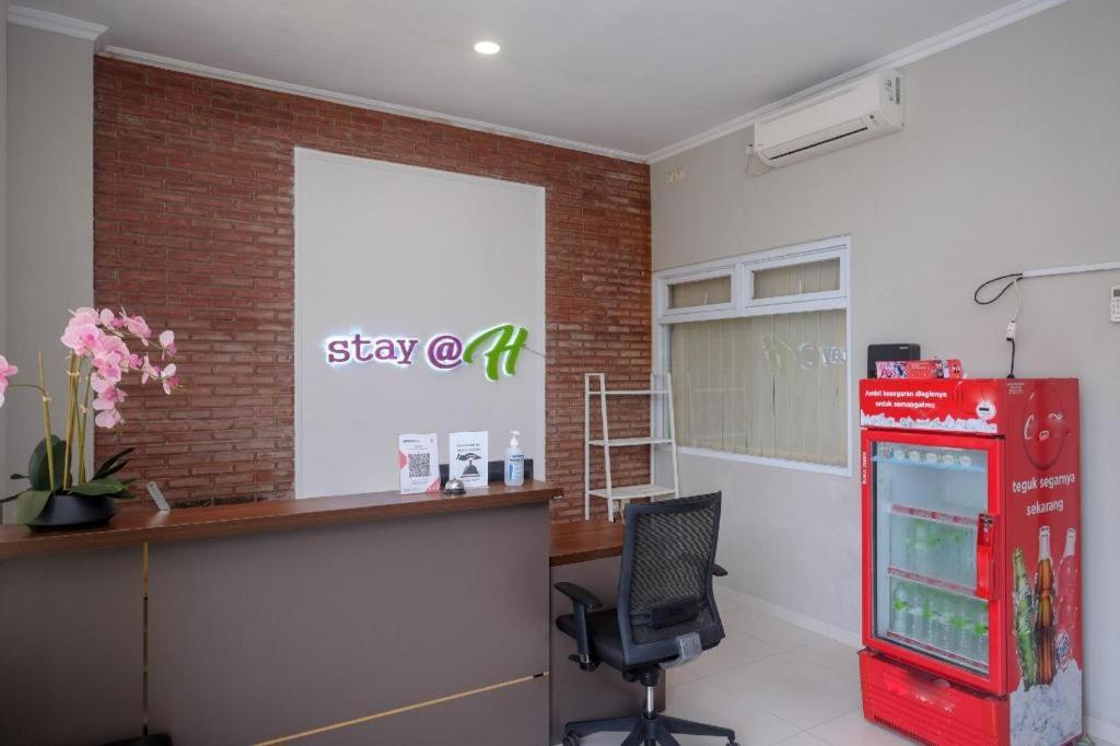 Urbanview Stay @H Jakal By Reddoorz Yogyakarta Bagian luar foto