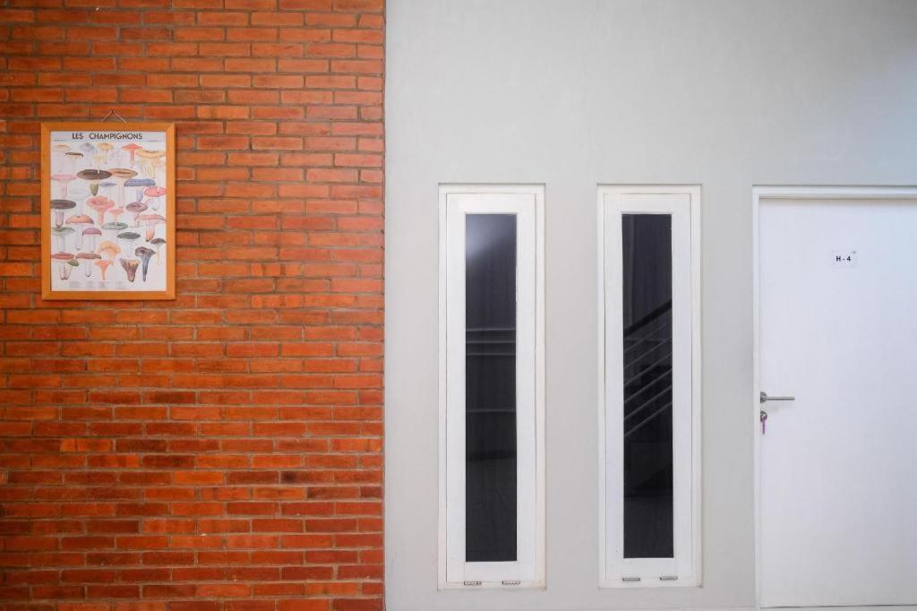 Urbanview Stay @H Jakal By Reddoorz Yogyakarta Bagian luar foto