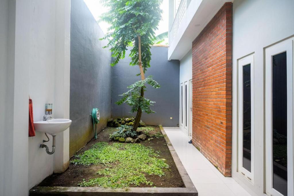 Urbanview Stay @H Jakal By Reddoorz Yogyakarta Bagian luar foto