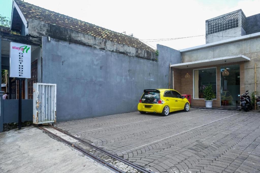 Urbanview Stay @H Jakal By Reddoorz Yogyakarta Bagian luar foto