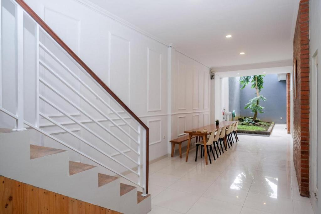 Urbanview Stay @H Jakal By Reddoorz Yogyakarta Bagian luar foto