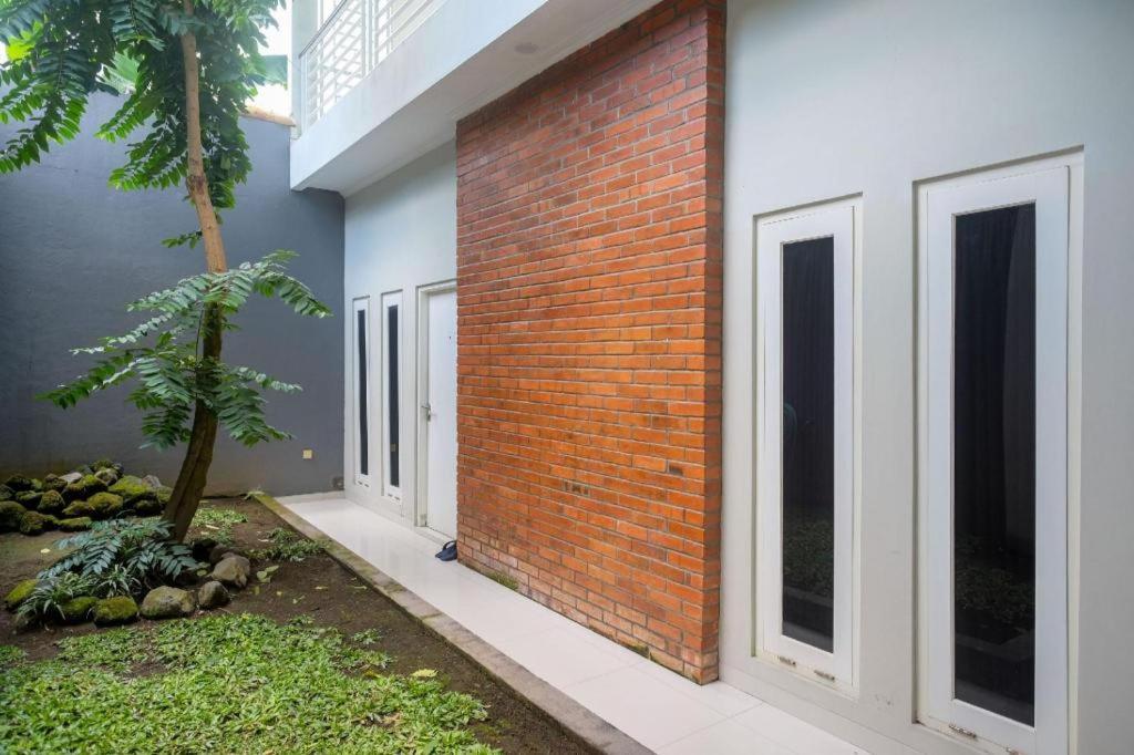 Urbanview Stay @H Jakal By Reddoorz Yogyakarta Bagian luar foto