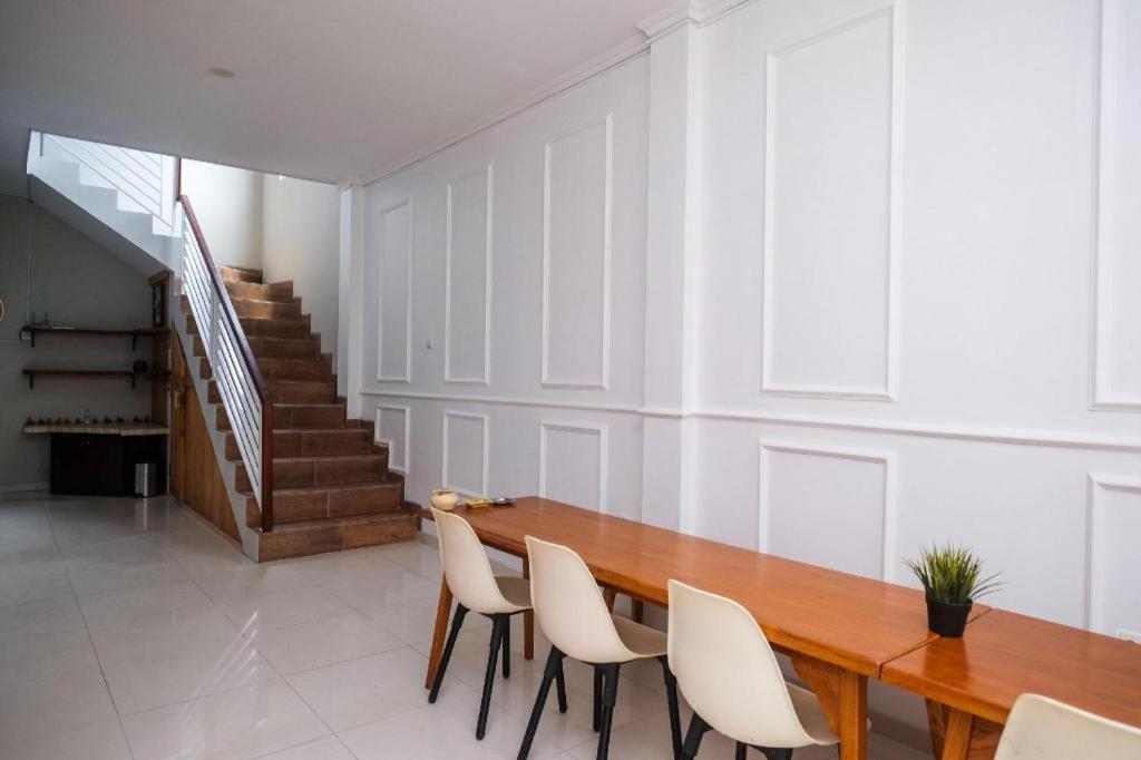 Urbanview Stay @H Jakal By Reddoorz Yogyakarta Bagian luar foto