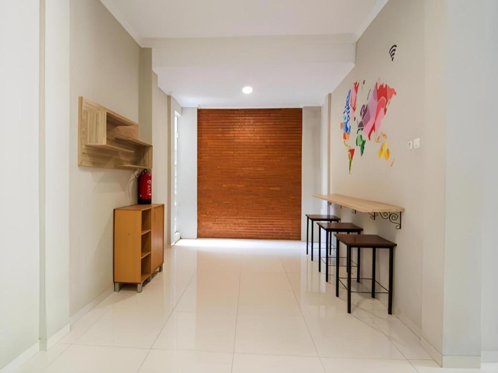 Urbanview Stay @H Jakal By Reddoorz Yogyakarta Bagian luar foto